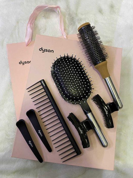 Фен Dyson и родарочный набор от Dyson 7x1