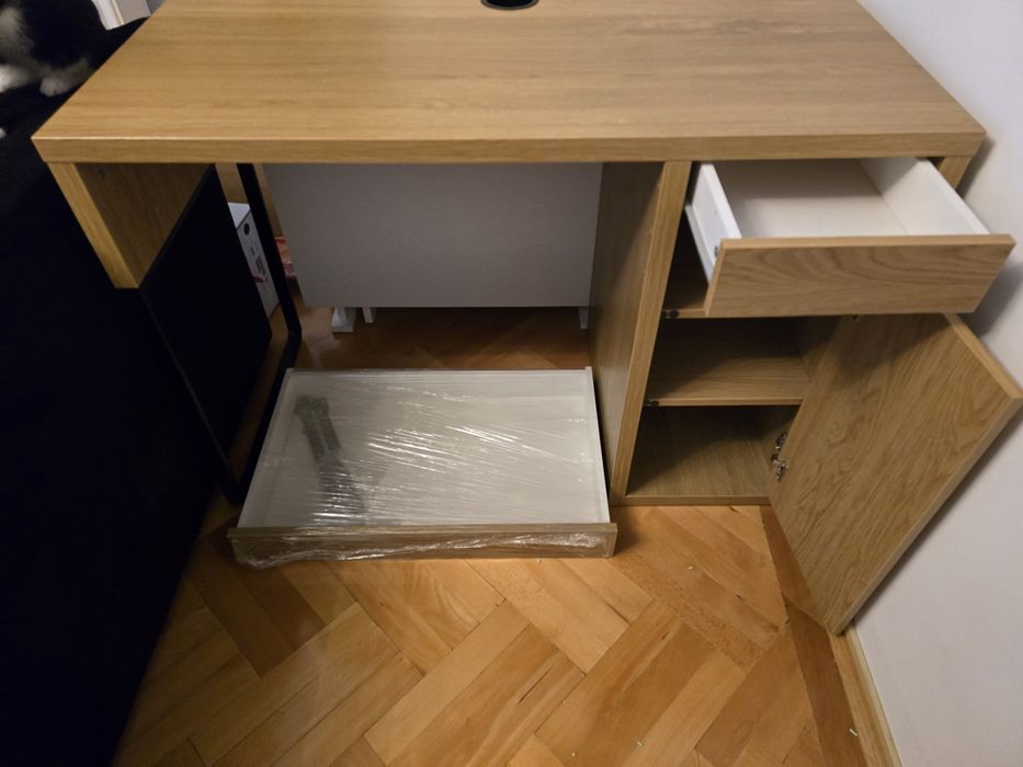 Birouri Micke (ikea) la jumate din pret