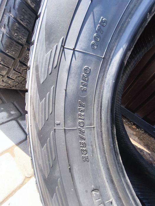 Продам зимние шины 265/70/17