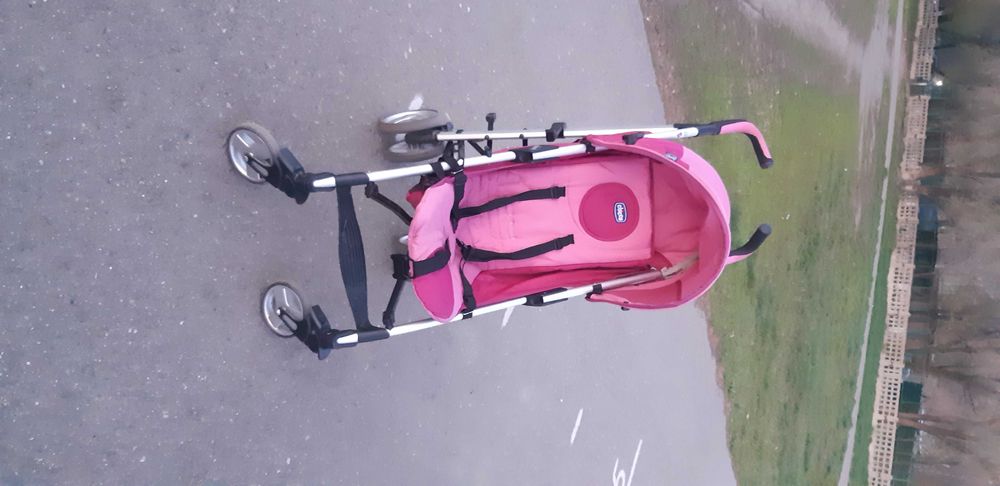 Продам коляску  Chicco!