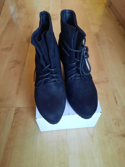 Боти черни велурени платформа