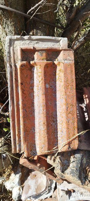 ПОДАРЯВАМ около 200 бр керемиди