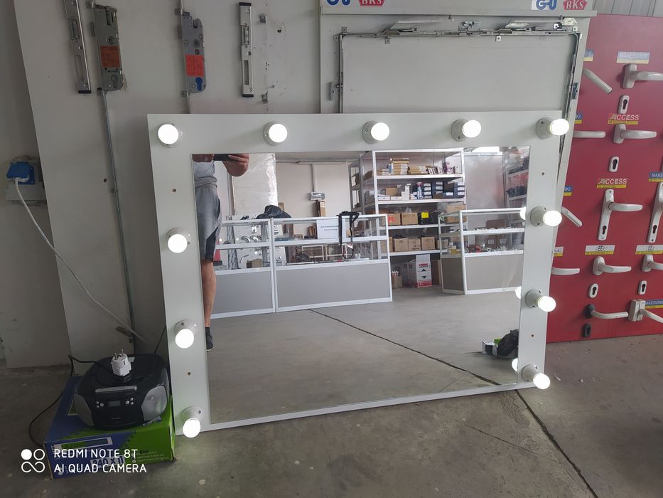 Огледало за грим