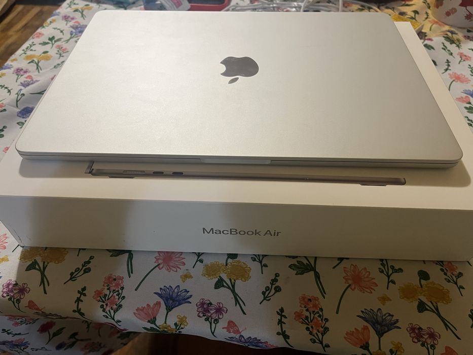 Macbook air 15” M4 16/256