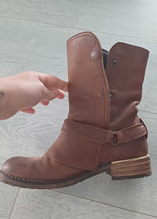 Ghete dama din piele