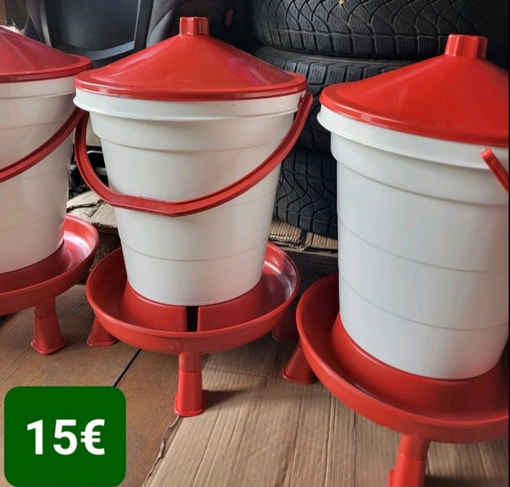 Предлагам хранилки, поилки и др.