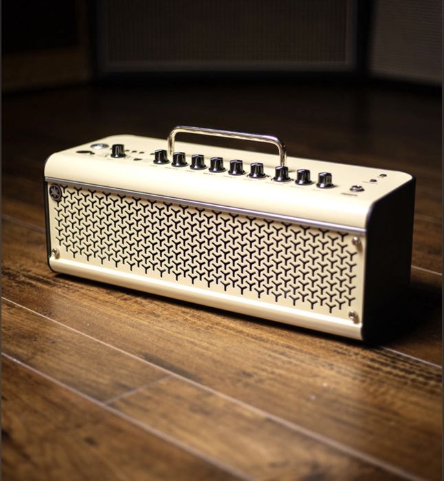 Продавам китарен усилвател THR30II Wireless