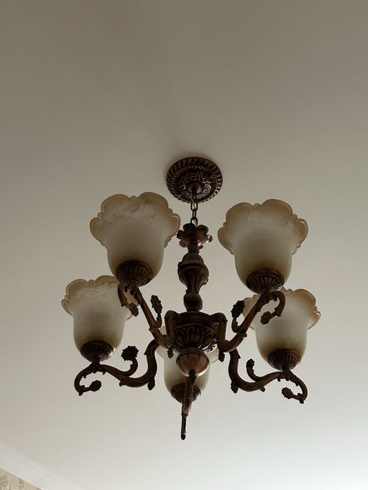 Продам люстру в хорошем состоянии