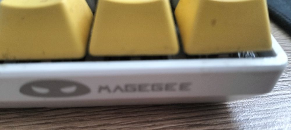 Продам клавиатуру magegee