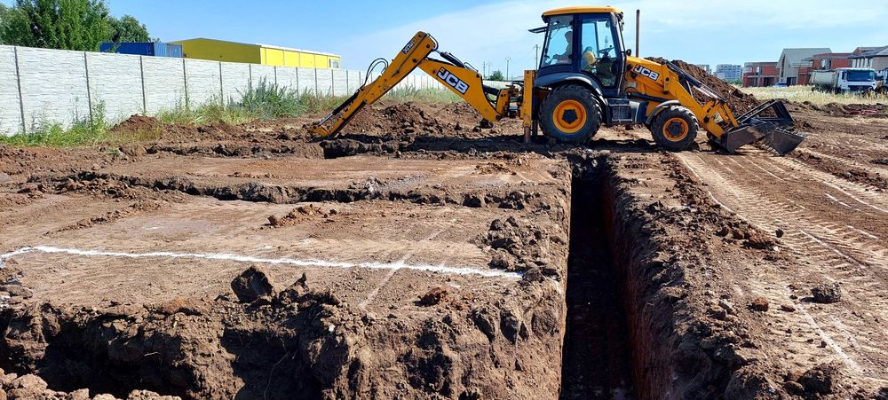 defrisari teren cu buldoexcavator