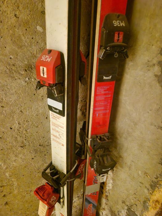 Продавам стари ски 2 чифта