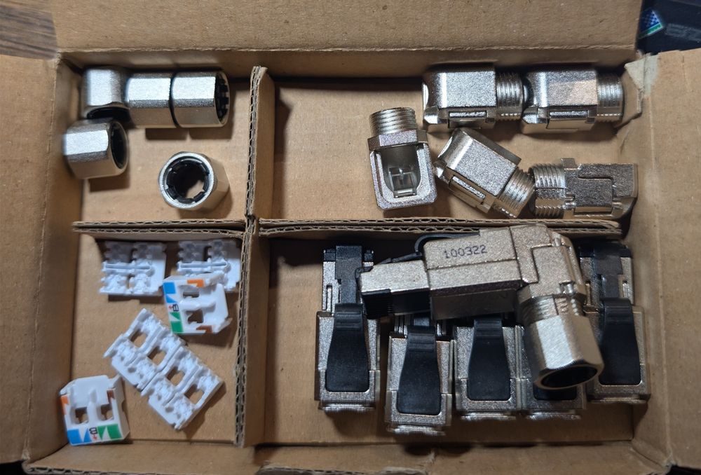 Set 6 mufe  conectori RJ45 Cat6A ecranate XELAN, cotite 90° – noi