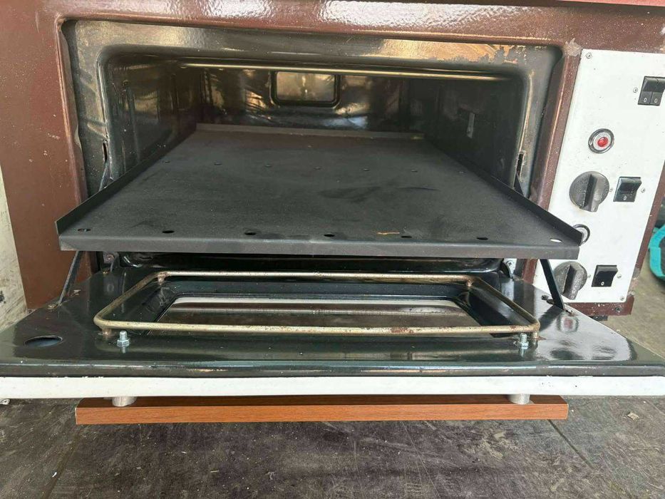 Продавам фурна Пауталия монофазна