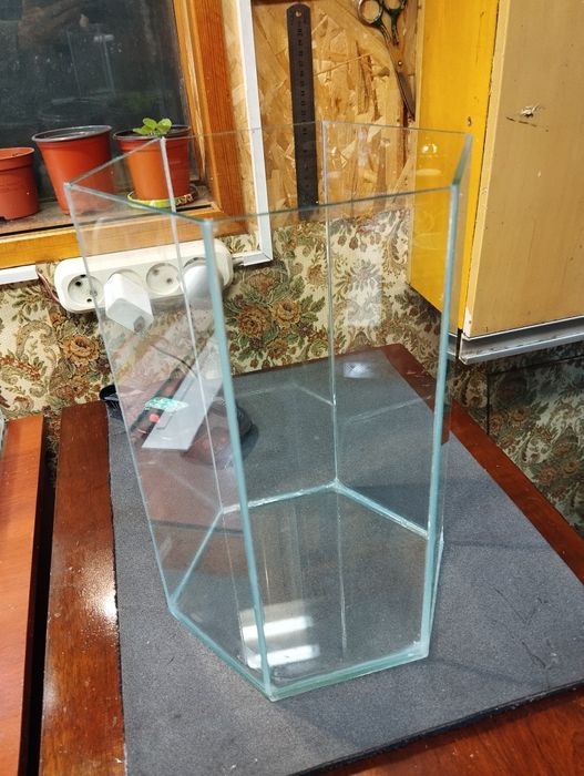 Продаю аквариум шестигранник