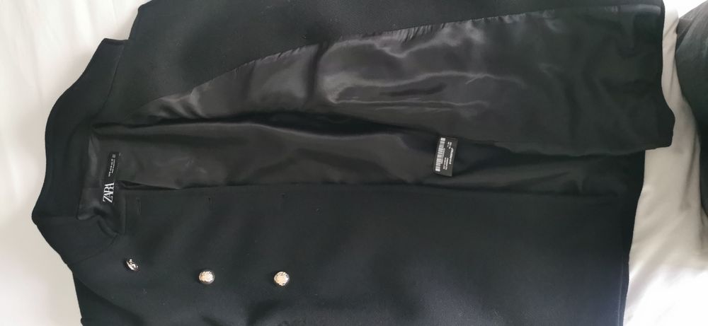 Vând palton Zara, mărimea M, negru, compoziție lână