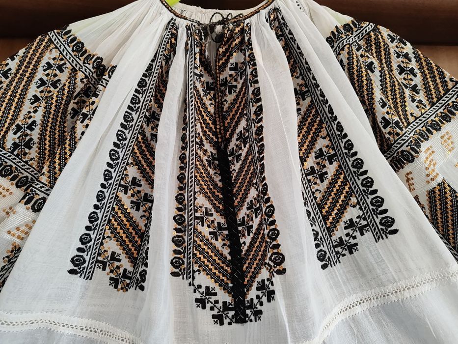 IE autentică /port popular /Camasa autentică