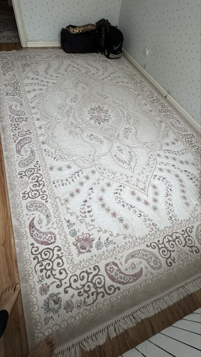 Продам ковер, б/у , в хорошем состоянии