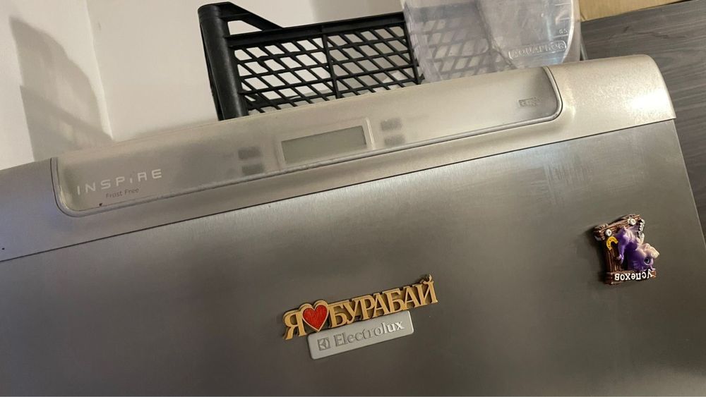 Продам холодильник на запчасти Electrolux