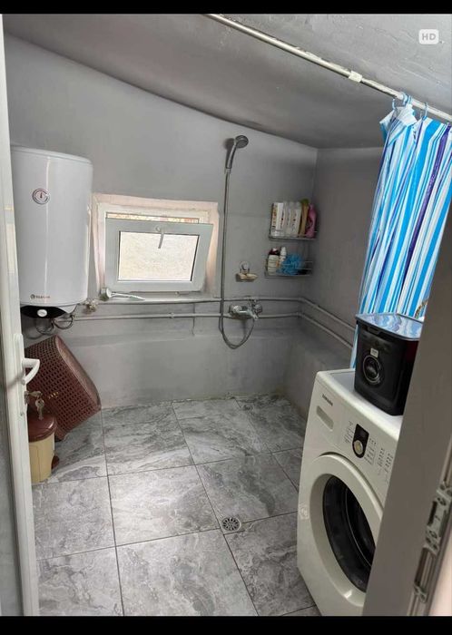 Собственик Продава Къща с 290кв.м.ЗП -9 стаи,двор 1040кв.м- с.Чернолик