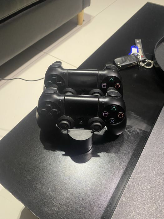 vand ps4 state excelentă+stand original incarcare manete