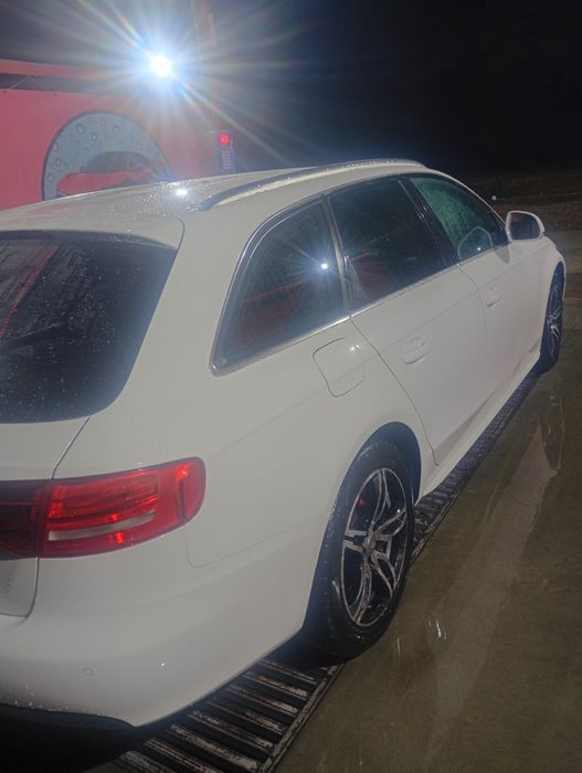Mă vinde *AUDI A4 b8 tel 0752037167*
