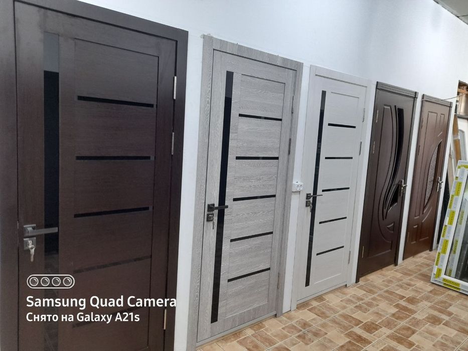 Готовые новые двери стиль хай тек с доставкой.