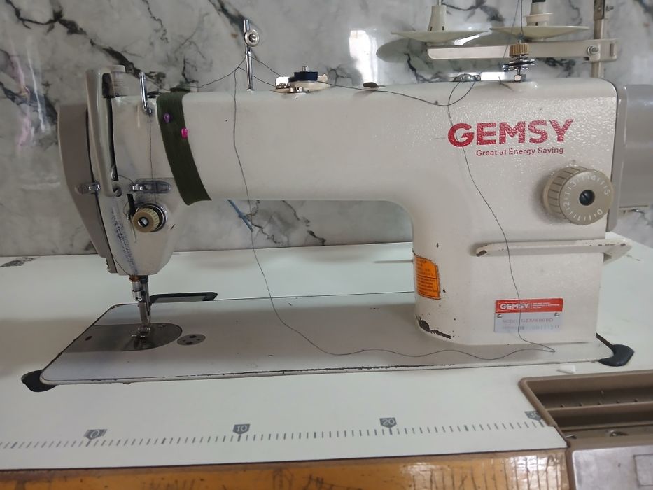 Швейная машинка GEMSY