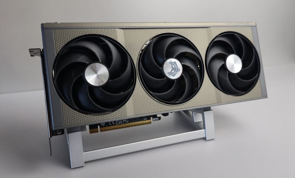 Видео карта Sapphire Nitro+ RX 9060 XT, 16GB GDDR6 AMD Radeon