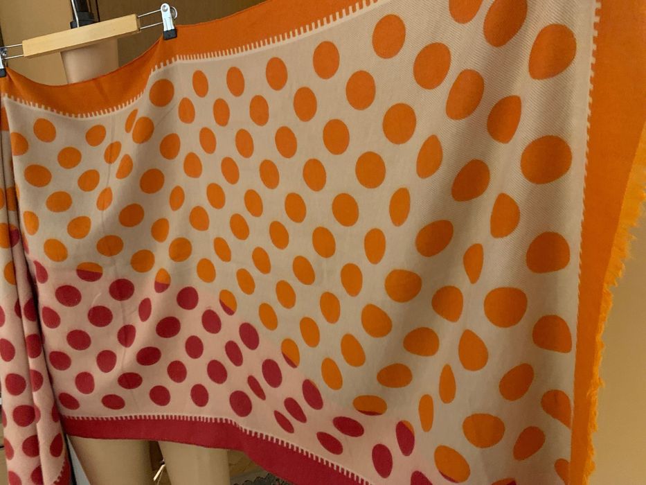 Разкошен шал с десен точки( вълна и вискоза)