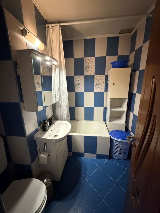 Inchiriez apartament cu 2 canere Lenin Sud