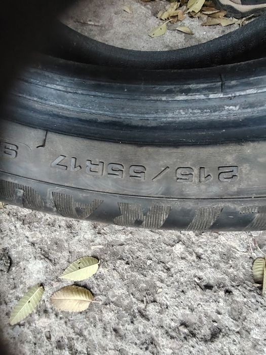 Продам шины зимние 215/55 /17
