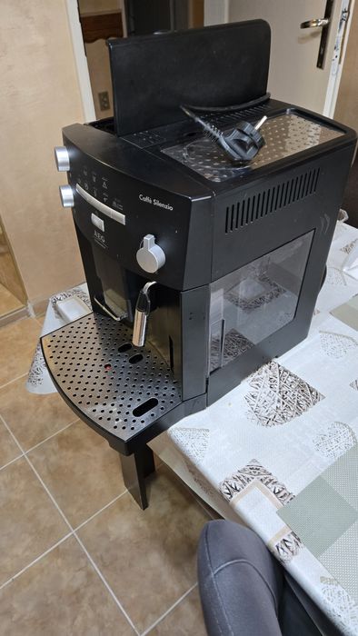 Кафе машина с автоматично мелене