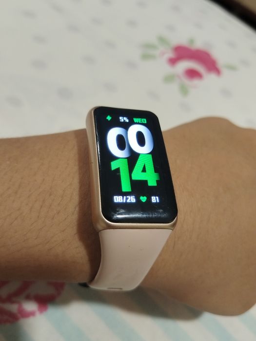 Продаю смарт-часы Huawei Band 6.