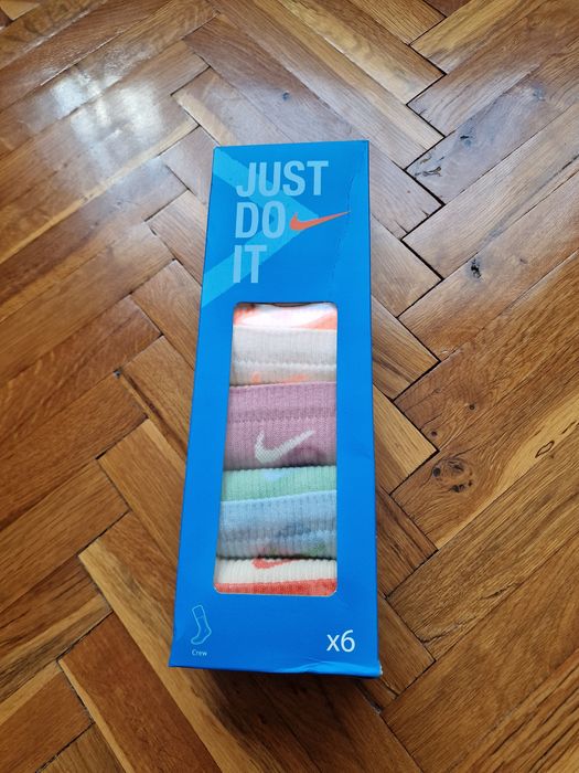 Страхотни дамски чорапи NIKE 6бр в кутия