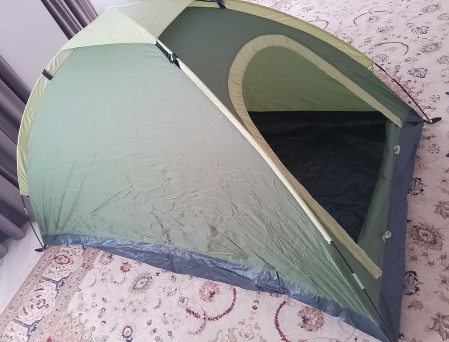 Палатка двухместная продам.