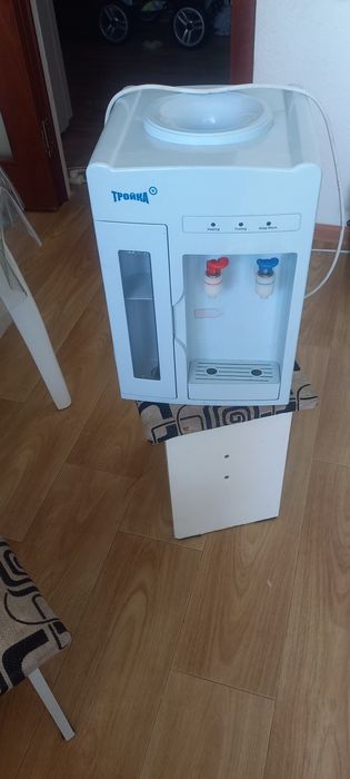 Продам куллер диспансер для воды вместе с емкостью