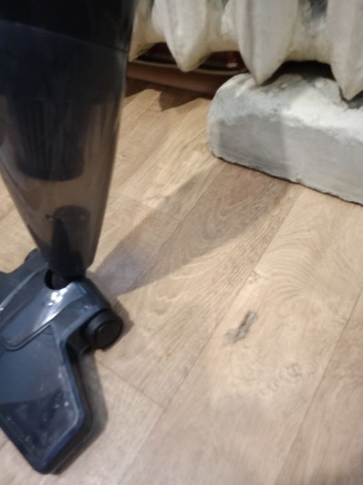 Продам пылесос вертикальный.