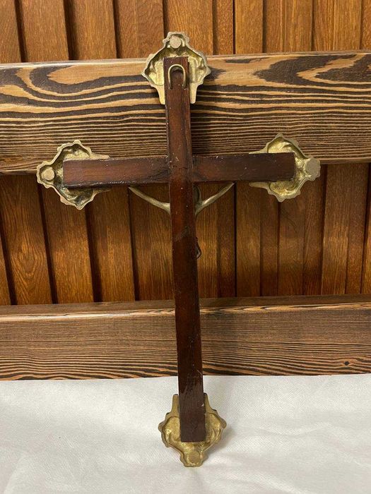 Крест настенный. Дерево и латунь