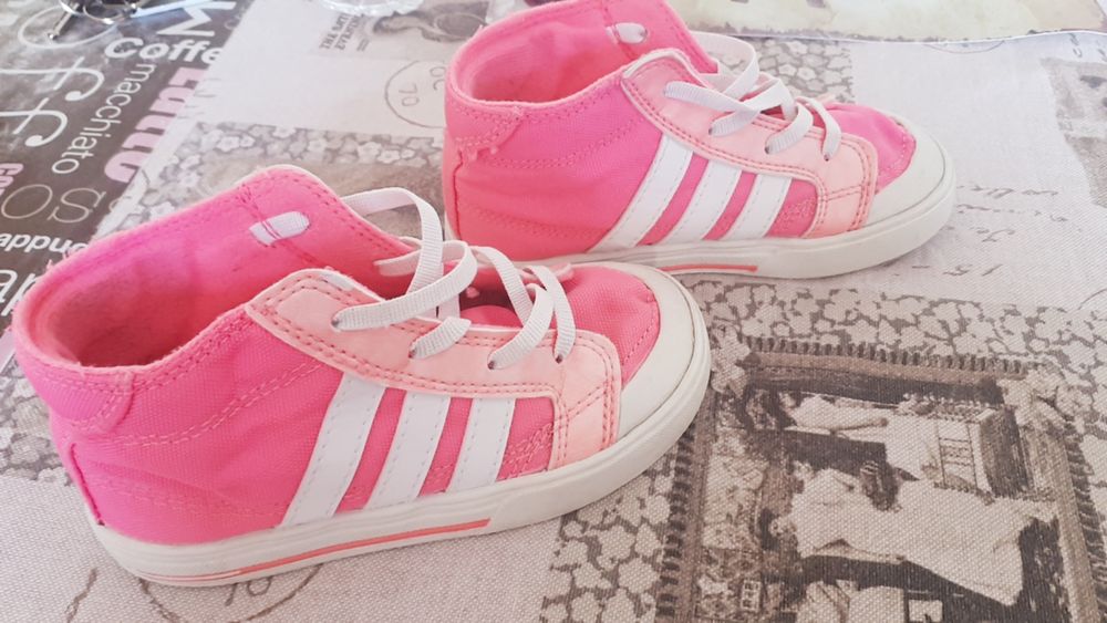 Маратонки адидас