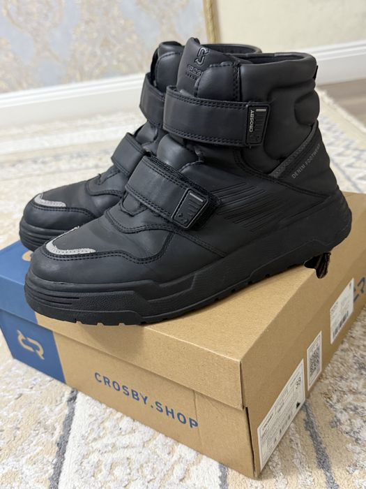 Продам демисезонные ботинки на мальчика