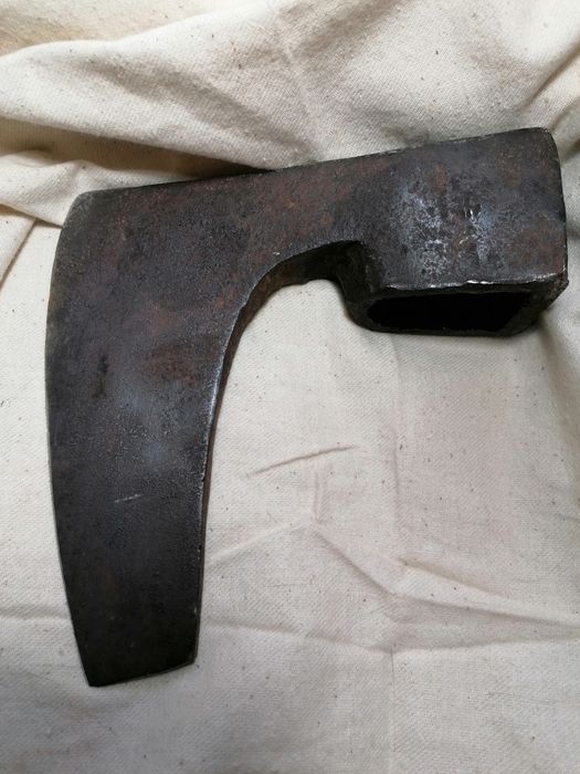 Брадви 4 бр. - стари