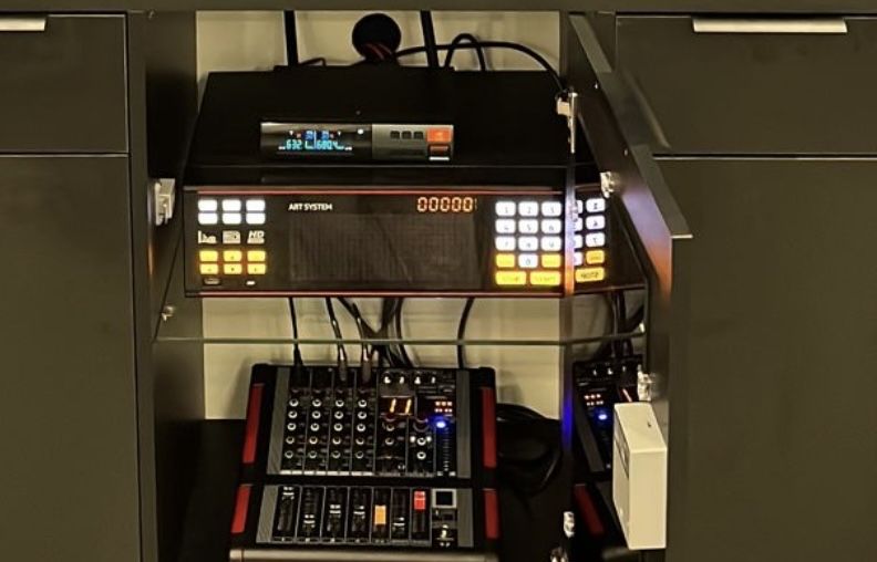 Продам  караоке в комплекте