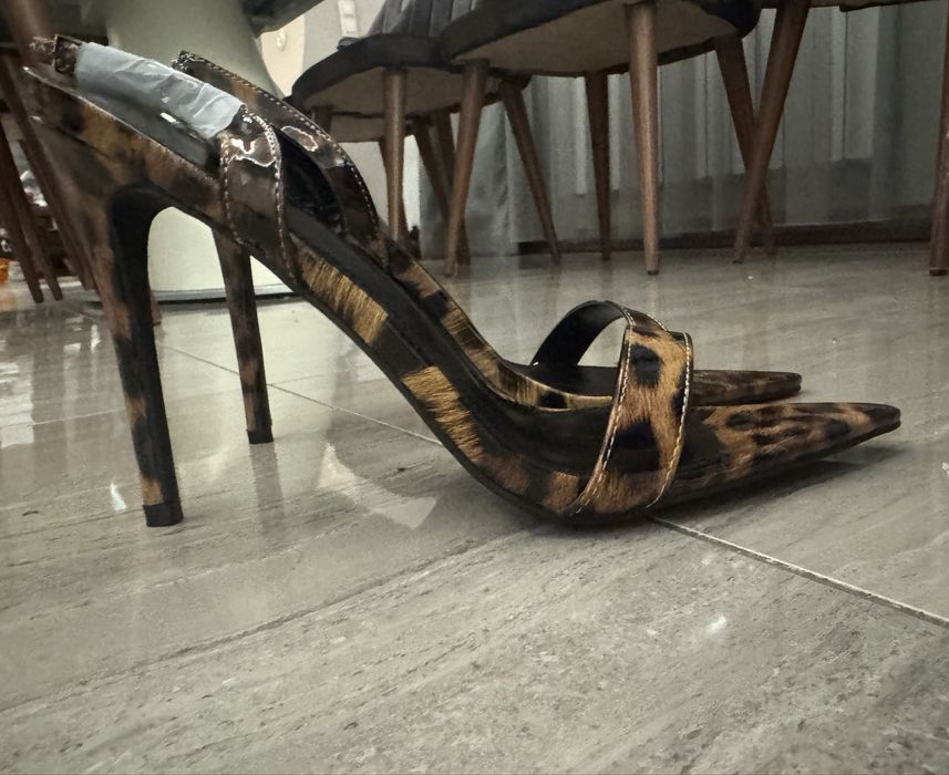 Високи токчета с леопардов принт