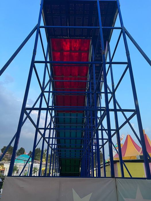 Аттракцион " Весёлые горки "