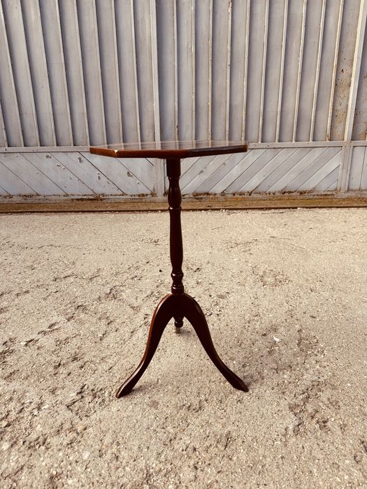 Антична помощна масичка с интарзия – Дания