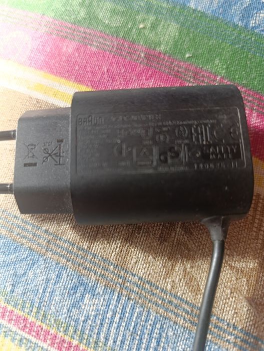 Продам зарядку для машинки для стрижки волос