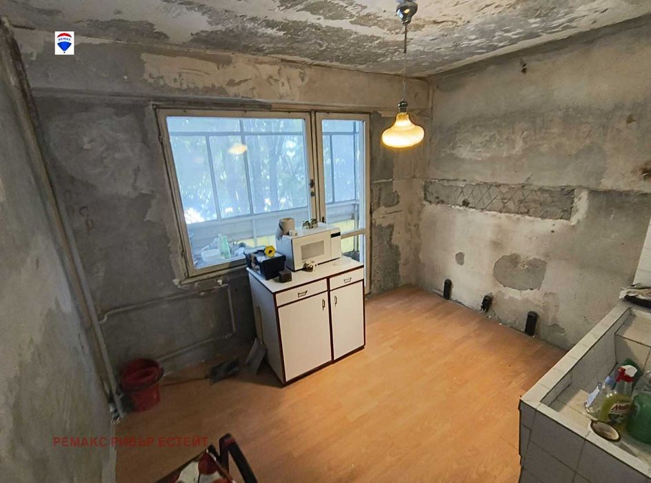 Продава се Тристаен апартамент в Русе, Родина 2 - 82 кв.м за 1194 €/кв.м - Снимка #11