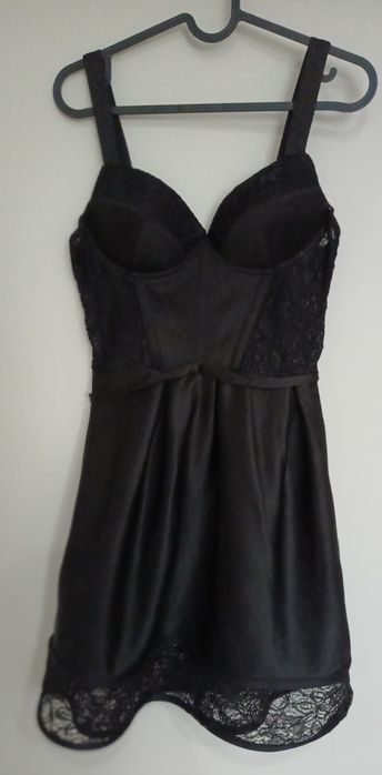 Стилна черна рокля