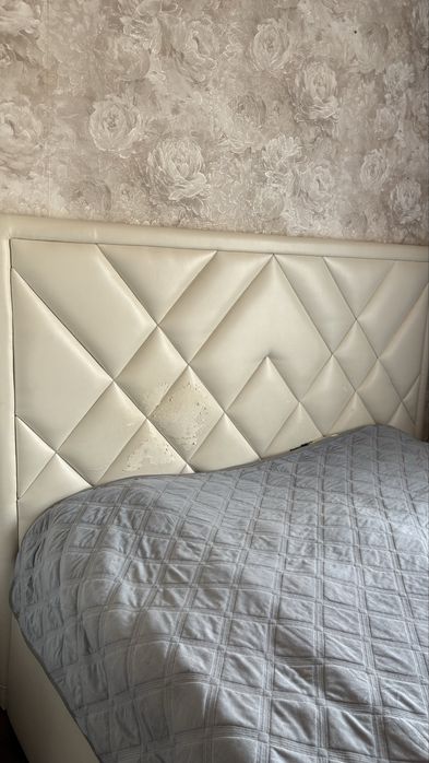 Двухспальная кровать продаю