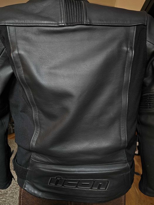 Geaca moto piele naturala ICON Motorhead 3 marime 48-52 cu mesada, protectii si pelerina impermeabila